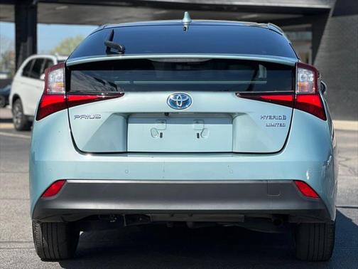 2021 Toyota Prius LE