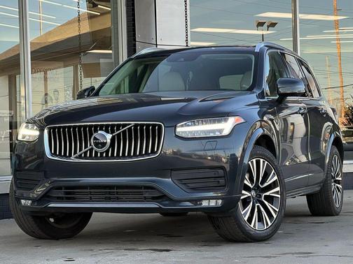 2022 Volvo XC90 T5 Momentum