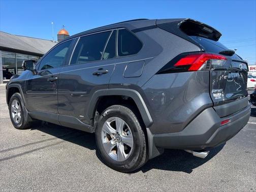 2022 Toyota RAV4 Hybrid XLE