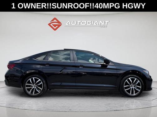 Deep Black Pearl 2025 Volkswagen Jetta 1.5T SE