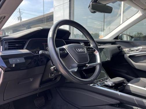 2022 Audi e-tron Premium