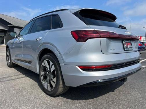 2022 Audi e-tron Premium