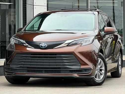 2022 Toyota Sienna LE