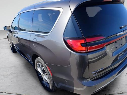 Granite Crystal Metallic Clearcoat 2021 Chrysler Pacifica L