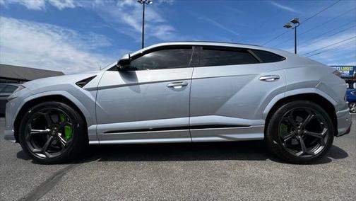 2022 Lamborghini Urus Graphite Capsule