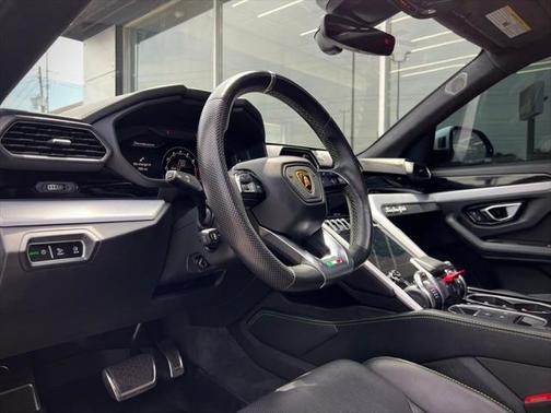 2022 Lamborghini Urus Graphite Capsule