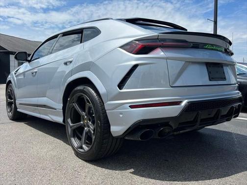 2022 Lamborghini Urus Graphite Capsule