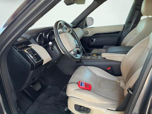 Gray 2018 Land Rover Discovery SE