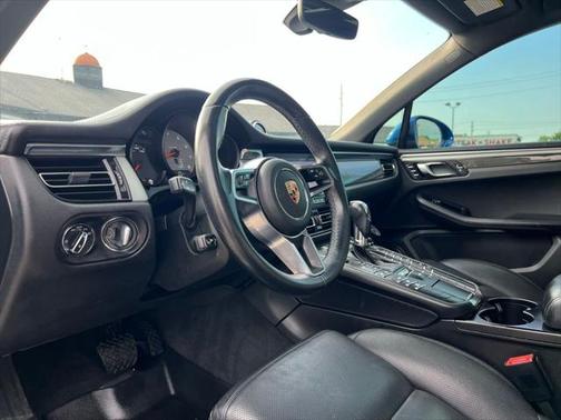 2020 Porsche Macan Base
