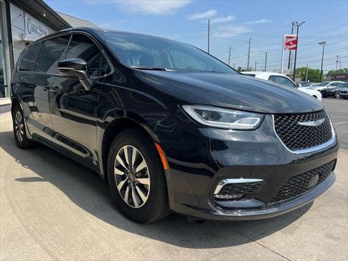 2022 Chrysler Pacifica Hybrid Touring L
