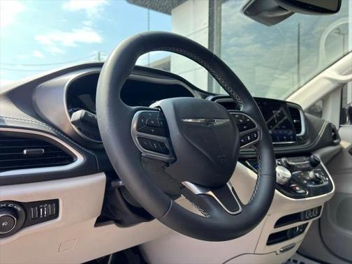 2022 Chrysler Pacifica Hybrid Touring L