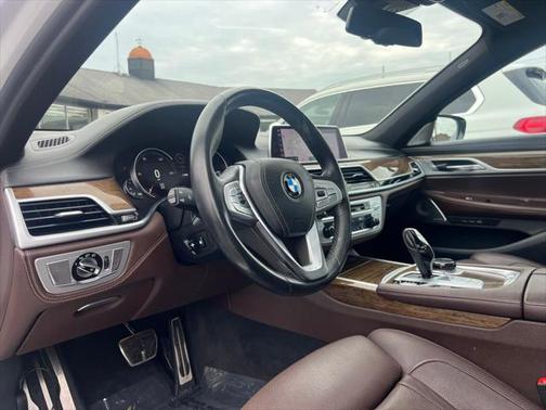 2019 BMW 740 740i