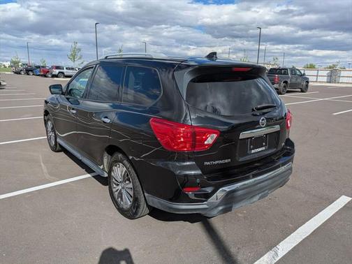 2019 Nissan Pathfinder SL