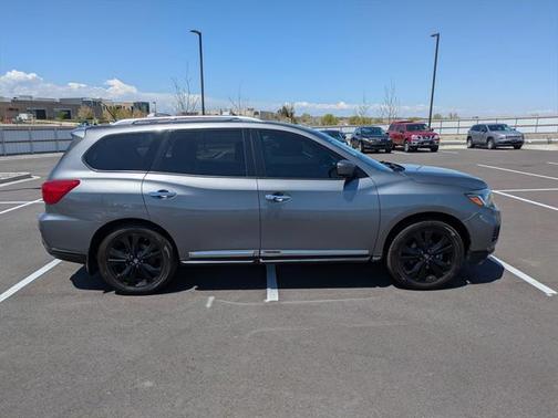 2017 Nissan Pathfinder Platinum