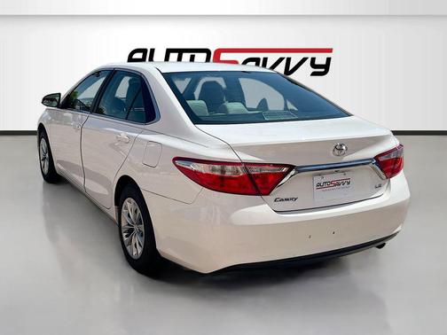 Super White 2017 Toyota Camry LE