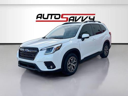 Crystal White Pearl 2024 Subaru Forester Premium