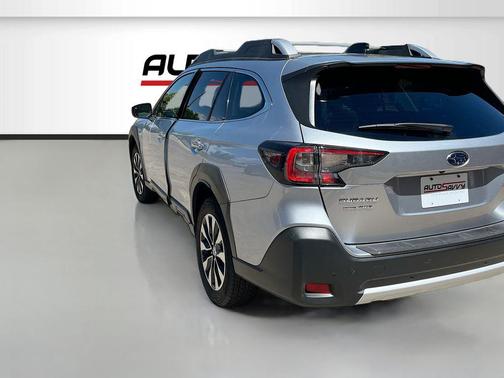 Ice Silver Metallic 2024 Subaru Outback Touring XT