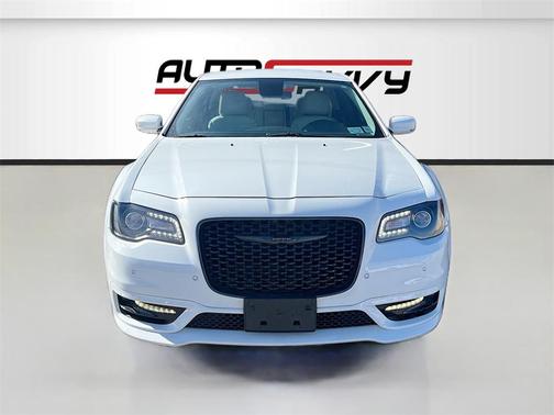 2023 Chrysler 300 Touring