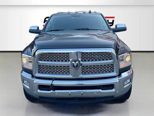 2018 RAM 2500 Laramie Crew Cab 4x4 6'4' Box