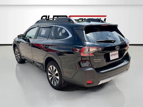 Crystal Black Silica 2024 Subaru Outback Limited