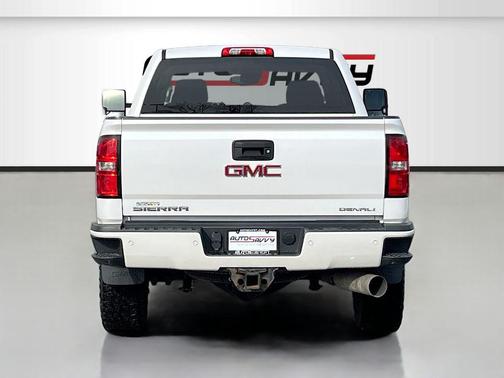 White Frost Tricoat 2018 GMC Sierra 2500 Denali