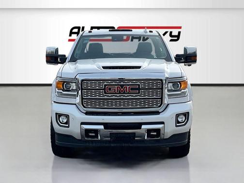 White Frost Tricoat 2018 GMC Sierra 2500 Denali