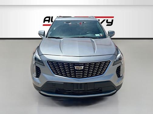 Argent Silver Metallic 2023 Cadillac XT4 Premium Luxury