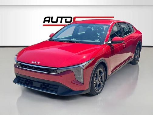 Currant Red 2025 Kia K4 LXS