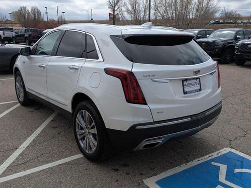2022 Cadillac XT5 Premium Luxury
