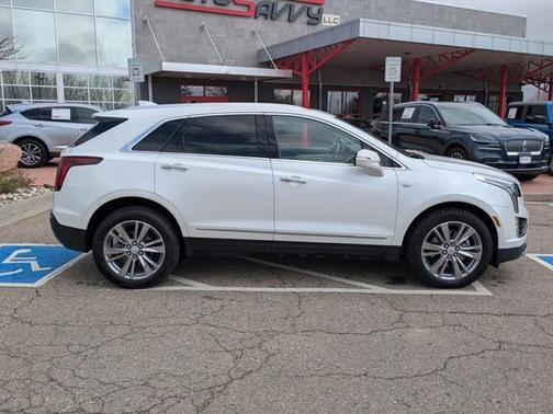 2022 Cadillac XT5 Premium Luxury