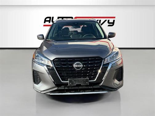 2022 Nissan Kicks SV