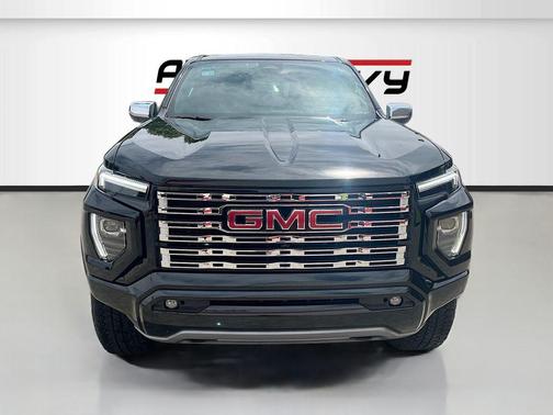 Onyx Black 2024 GMC Canyon Denali