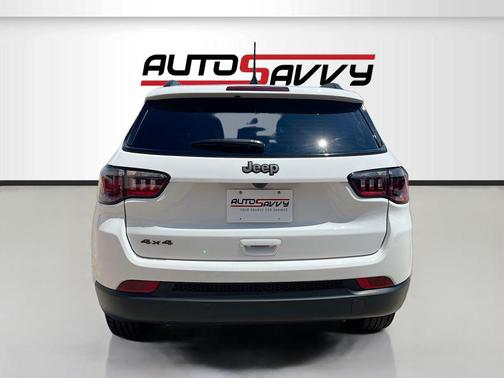 Bright White Clearcoat 2026 Jeep Compass Latitude