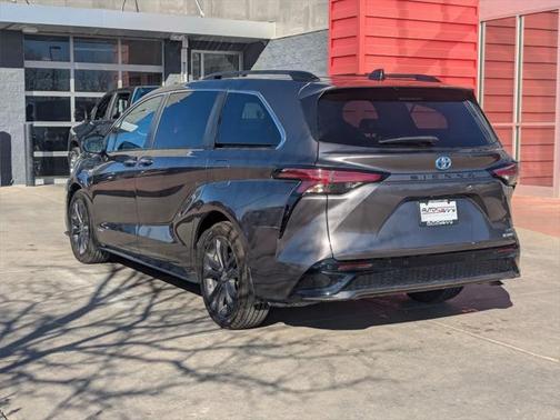 2021 Toyota Sienna XSE 7 Passenger