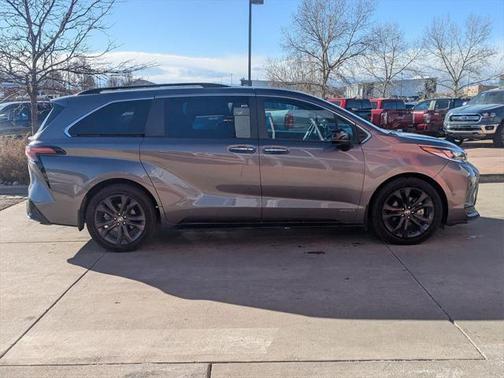 2021 Toyota Sienna XSE 7 Passenger