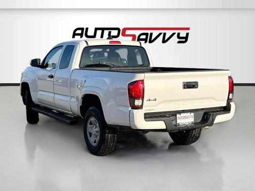 Ice 2023 Toyota Tacoma SR