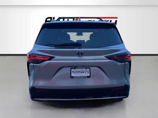 2023 Toyota Sienna Limited 7-Passenger