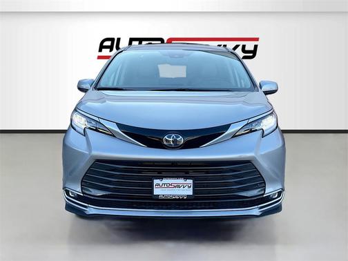 2023 Toyota Sienna Limited 7-Passenger