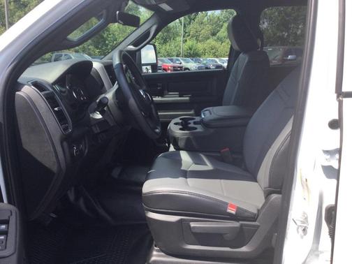 2025 RAM 2500 Tradesman Crew Cab 4x4 8' Box