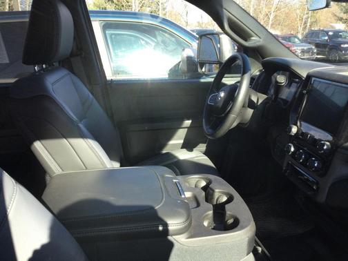 2025 RAM 2500 Tradesman Crew Cab 4x4 8' Box