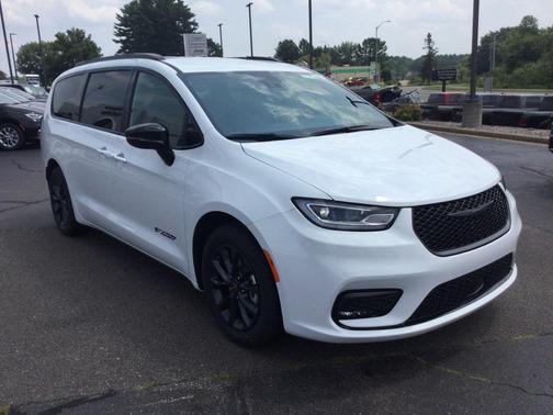 2025 Chrysler Pacifica L
