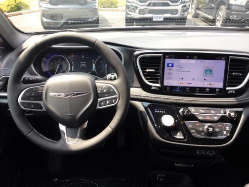 2025 Chrysler Pacifica L