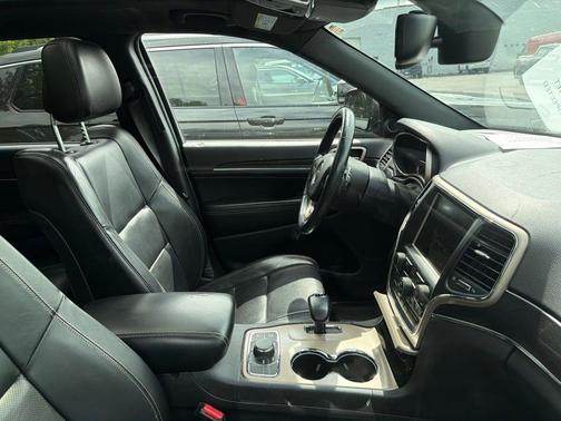 Brilliant Black Crystal Pearlcoat 2014 Jeep Grand Cherokee Limited