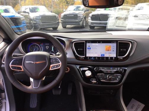 2026 Chrysler Pacifica L