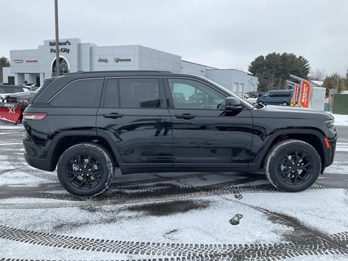 2026 Jeep Grand Cherokee Altitude