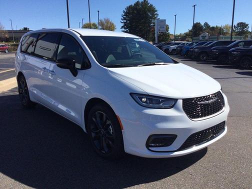 2026 Chrysler Pacifica L