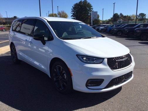 2026 Chrysler Pacifica L