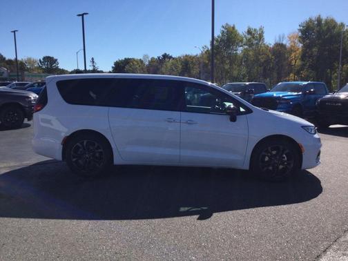 2026 Chrysler Pacifica L