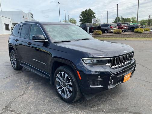 Midnight Sky 2024 Jeep Grand Cherokee Overland