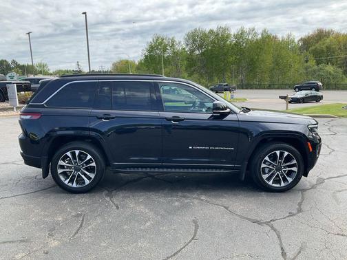 Midnight Sky 2024 Jeep Grand Cherokee Overland